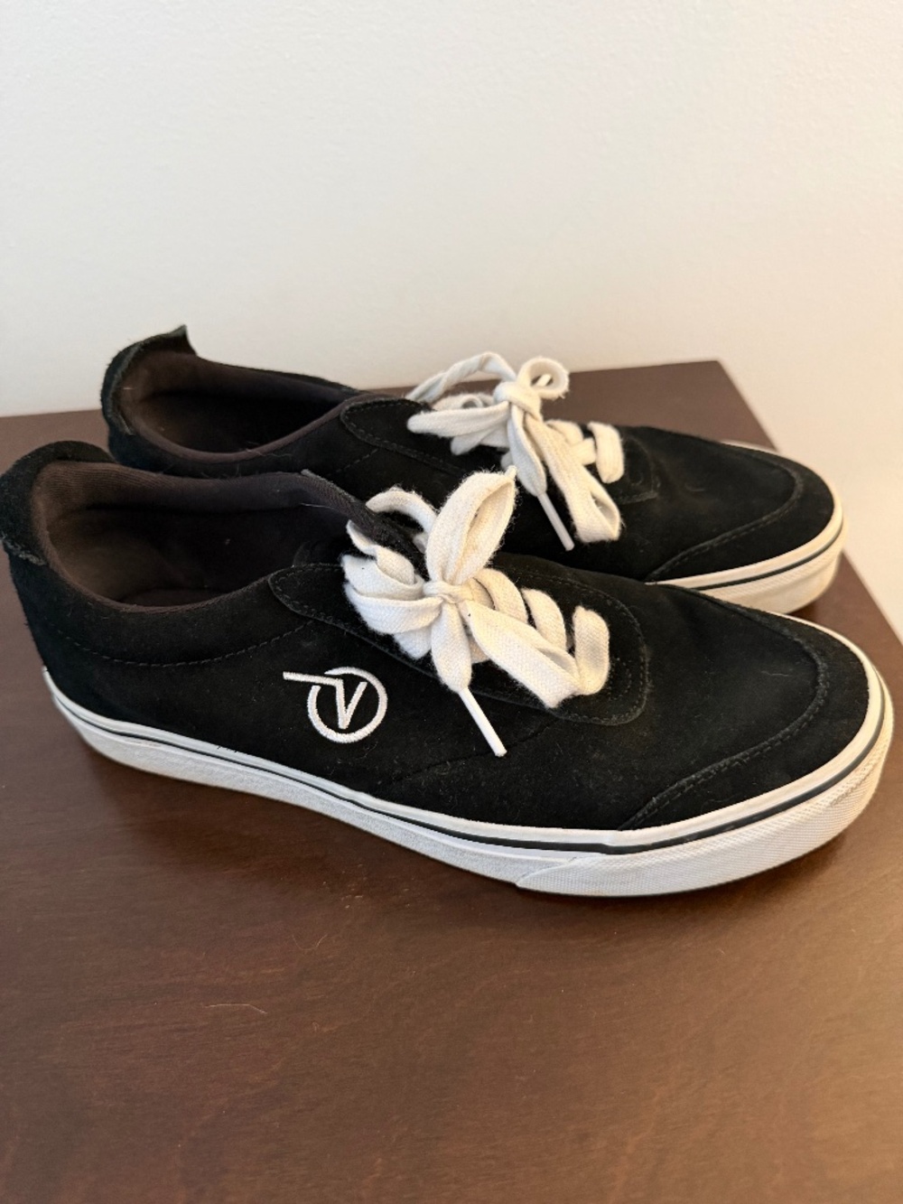 Vans Jada Black Suede Low-Top Skate Sneakers Women’s Size 8.5